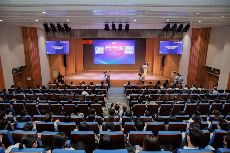 toan-canh-su-kien-ueh-sharing-career-fair-2023-1682316148.jpg