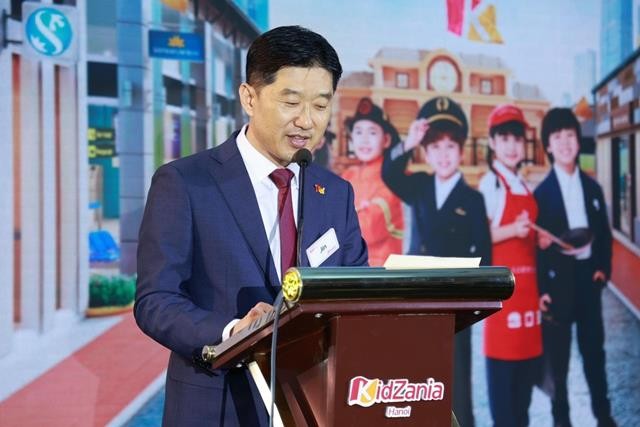 ong-kwak-jinuk-tong-giam-doc-mbc-playbe-viet-nam-kidzania-ha-noi-copy-1698496854.jpeg