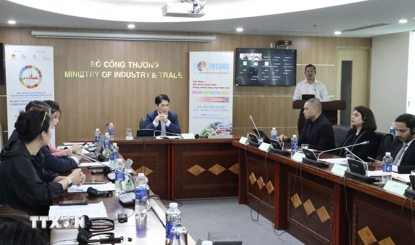 01-08-2025-co-hoi-cung-co-vi-the-cua-viet-nam-trong-chuoi-cung-ung-hang-hoa-toan-cau-be65cbe-details-1754199217.png