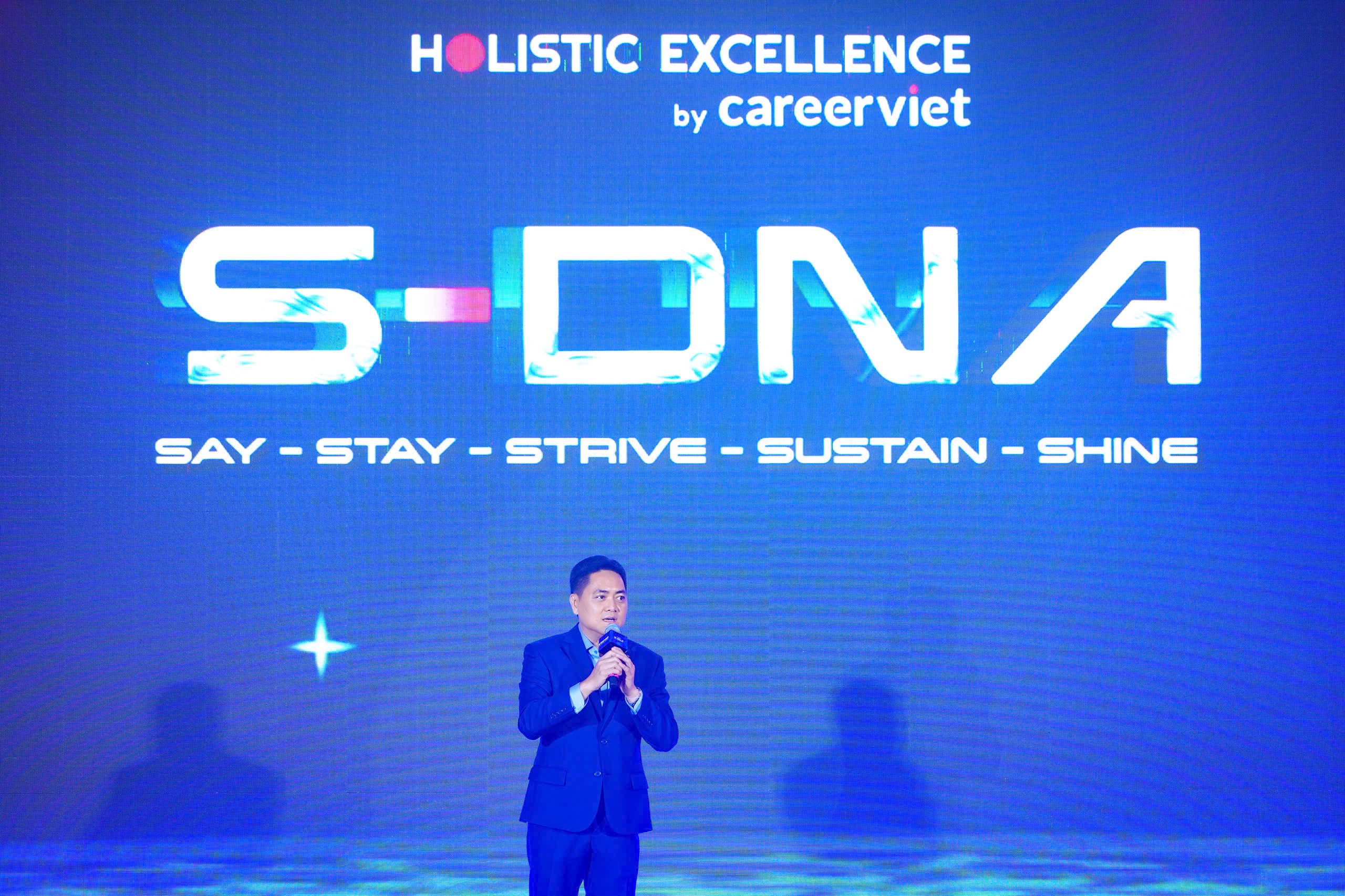 1-anh-bui-ngoc-quoc-hung-ceo-careerviet-1-1760177381.jpg
