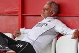 Benfica tiết lộ thông tin bất ngờ về HLV Mourinho