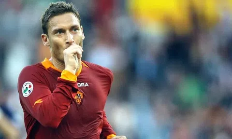 Huyền thoại Totti muốn "làm điều điên rồ" ở tuổi 48