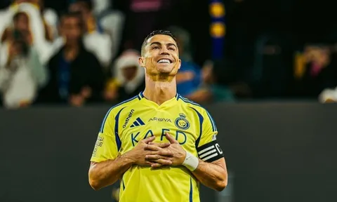 Ronaldo là VĐV kiếm tiền giỏi nhất năm thứ hai liên tiếp