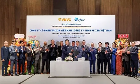 Pfizer và VNVC ký kết chia sẻ kiến thức sản xuất vắc xin