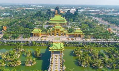 Đoàn khách đặc biệt tới thăm khu du lịch Đại Nam, bất ngờ nhận được cuộc gọi của ông Huỳnh Uy Dũng