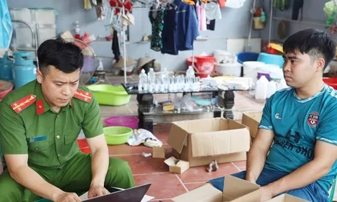 Công an ‘sờ gáy’ cơ sở bán hơn 100.000 đơn hàng mỹ phẩm giả qua Shopee, Tiktok