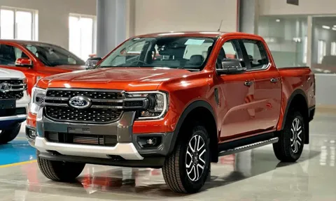 Ford mạnh tay giảm giá loạt xe hot: Cao nhất 100 triệu đồng, 'vua doanh số cũng có phần