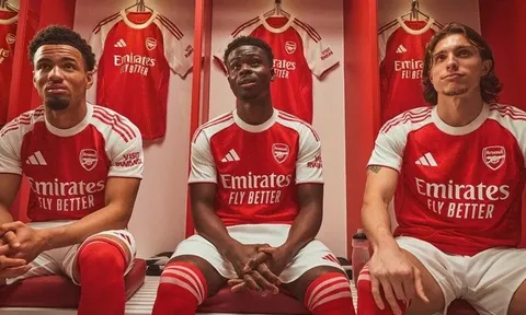 Arsenal ra mắt mẫu áo đấu sân nhà mới với thông điệp đặc biệt