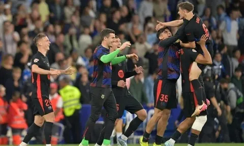 HLV Flick tiết lộ lý do Barcelona không ăn mừng chức vô địch trên sân Espanyol