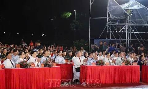 Lãnh đạo Đảng, Nhà nước dự chương trình nghệ thuật đặc biệt 'Người là Hồ Chí Minh'