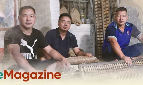 Hành trình bán chiếu online của 3 người con làng nghề: Bà con chạy mất dép, chửi điên khi “bị” quay video, đến chốt hàng chục nghìn đơn hàng online, bán chiếu lễ 14 mét cho đền Hùng