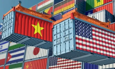 Tổng thống Donald Trump: 'Mỹ muốn sản xuất những thứ lớn lao chứ không phải giày thể thao hay áo phông' - Cơ hội lớn cho Việt Nam với 2 ngành hàng tỷ đô?