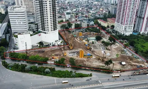Cận cảnh khu 'đất vàng' 3 mặt tiền ở Hà Nội được đổi chủ sau nhiều năm bỏ hoang