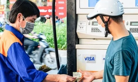 Giá xăng tăng gần 100 đồng/lít, giá dầu đồng loạt giảm