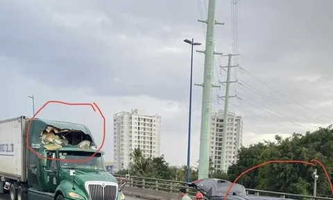 Nguyên nhân cần cẩu công trình ngã đè 2 ô tô ở TPHCM