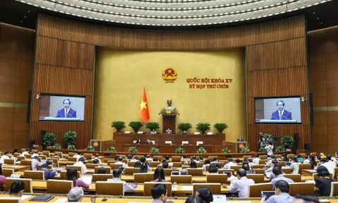 Miễn học phí cho học sinh công lập cả nước, học sinh tư thục được hỗ trợ