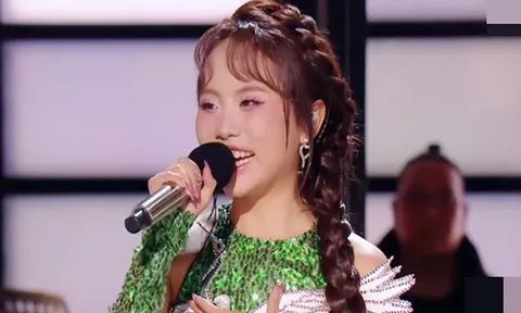"Cô bé dân ca" Phương Mỹ Chi gây ấn tượng trên show âm nhạc xứ Trung
