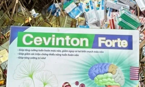 Tìm ra người đổ trộm thực phẩm chức năng ra bãi đất trống ở TP.HCM