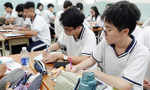 Dạy thêm tại trung tâm khi nào bị coi vi phạm Thông tư 29?