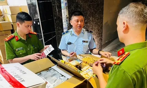 Phát hiện lô kẹo socola, táo đỏ không rõ nguồn gốc tại “thủ phủ bánh kẹo” La Phù
