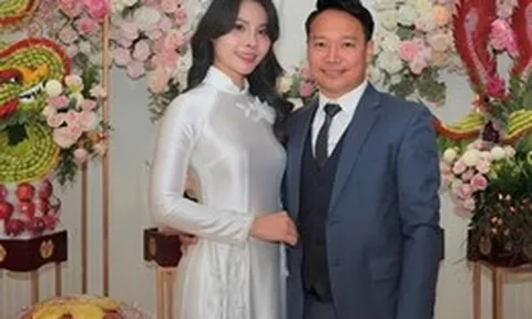HLV Vũ Hồng Việt vô địch V.League liền cưới vợ lần 2, cô dâu là BTV xinh đẹp VTV, Văn Hậu phải khen đỉnh quá!