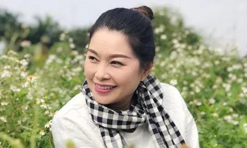 "Bà ngoại" Thanh Tú tuổi 50, nhan sắc vẫn "chặt đẹp" con gái