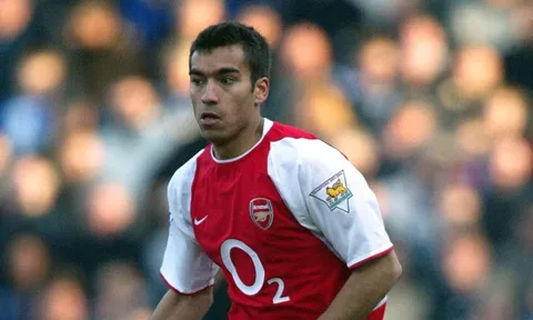 Cựu hậu vệ Arsenal gia nhập đội ngũ huấn luyện của Liverpool