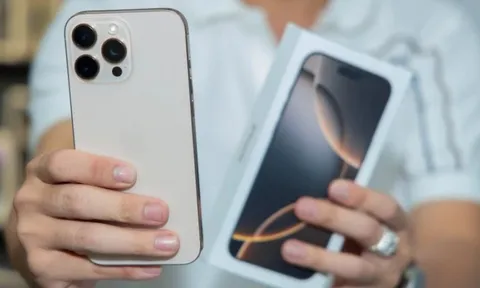 Nhiều mẫu iPhone đang giảm giá "sập sàn", có mẫu chỉ còn nửa giá