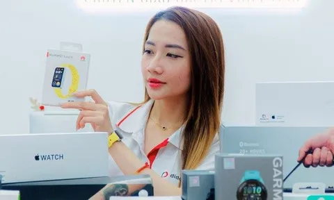 Giảm giá sốc: iPhone rẻ khó tin, giá củ sạc chạm đáy 7.000 đồng, đồng hồ thông minh "bay" tiền triệu
