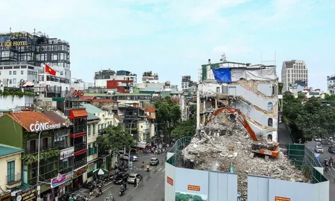 Cận cảnh những công đoạn cuối cùng của quá trình phá dỡ tòa nhà Hàm cá mập