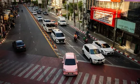Chuyện lạ ở quốc gia hàng xóm Việt Nam: Dân rất giàu mà chẳng hiểu sao cứ bảo dùng xe điện là "trốn mất"