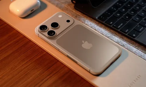 Chiếc iPhone sắp ra mắt có thể khiến Samsung và Sony lo sợ?