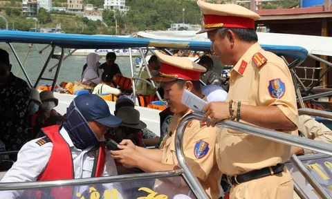 Khánh Hòa tăng cường kiểm tra hoạt động tàu du lịch tại vịnh Nha Trang
