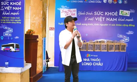 Long Châu và nghệ sĩ Trường Giang mang yêu thương đến với bà con huyện A Lưới – Huế