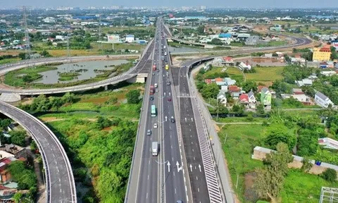 “Bộ đôi sóng” ông lớn và hạ tầng tỉ đô cùng lúc đổ bộ, bất động sản phía Tây Tp.HCM liên tục có chuyển động mới