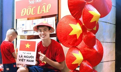 Cầu thủ Duy Mạnh cùng bà xã trang hoàng nhà mặt phố, tặng 500 cây kem cho người đi xem tổng hợp luyện