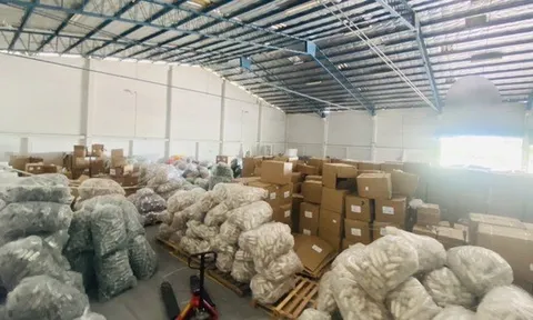Một thiếu tướng chỉ huy cuộc đột kích nhà máy, tóm gọn đường dây sản xuất mỹ phẩm giả quy mô 13 tỷ đồng, tịch thu hơn 200.000 sản phẩm không giấy phép