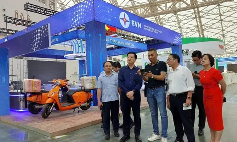Chỉnh sửa, hoàn thiện các gian hàng, bảo đảm điều kiện tốt nhất cho khai mạc Triển lãm