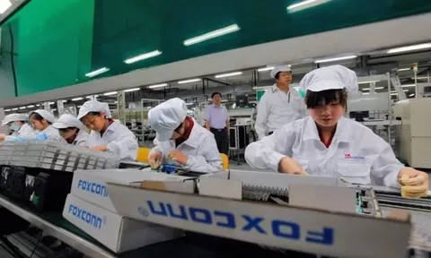 Foxconn tức tốc tuyển công nhân lắp iPhone 17: Trả 100 nghìn đồng/giờ, thưởng thêm gần 30 triệu nếu làm đủ 3 tháng