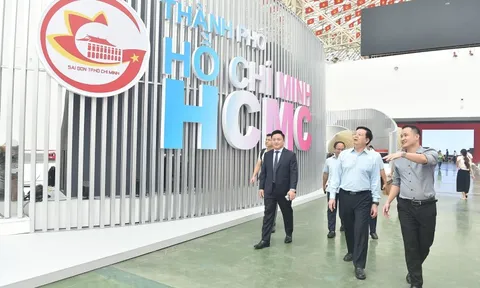 Phó Thủ tướng Mai Văn Chính kiểm tra công tác hoàn thiện các gian hàng Triển lãm