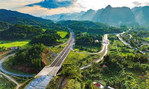 Tuyến cao tốc trọng điểm miền Bắc dài 43 km, kết nối với 3 cửa khẩu quốc tế sẽ thông tuyến vào cuối năm nay
