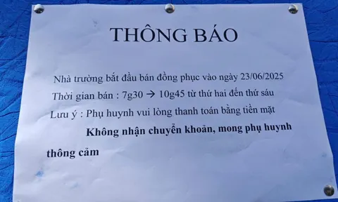 Mua đồng phục cho con, một số trường ở TP HCM không nhận chuyển khoản