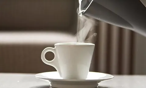 Loại nước gây ung thư chẳng kém bia rượu, nhiều người không biết vẫn uống hàng ngày