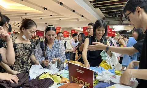 Lần đầu tiên khuyến mãi hàng hiệu tại ga Metro Bến Thành
