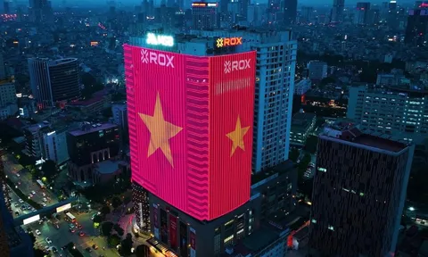 ROX Tower rực rỡ cờ hoa, lan tỏa tinh thần tự hào Việt Nam
