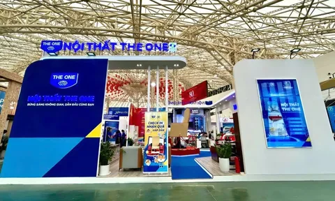 Ghé thăm ‘Ghế The One’ - Biểu tượng 2,5m của gian hàng The One tại A80