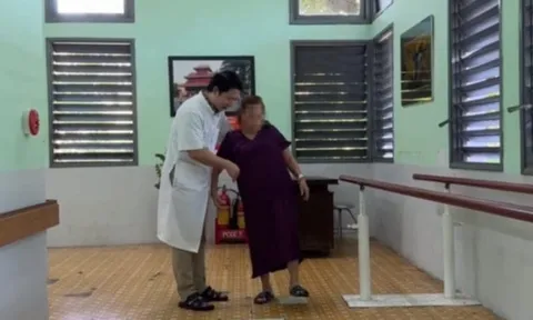 “Hồi sinh” bước chân cho cụ bà 69 tuổi ở Huế nhờ ca phẫu thuật đặc biệt