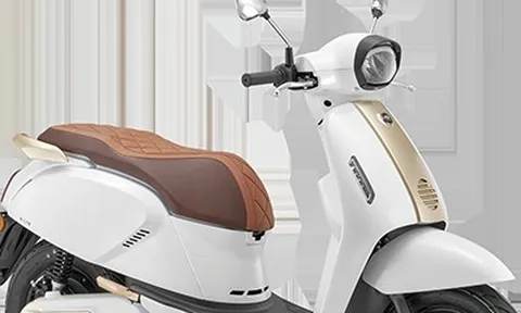 Xe máy điện 'chất' như Vespa: Đi 105 km/lần sạc, có thể lắp đến 2 pin, giá 43 triệu đồng