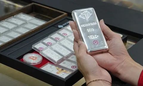 Giá bạc bật tăng mạnh, tiếp tục phá đỉnh