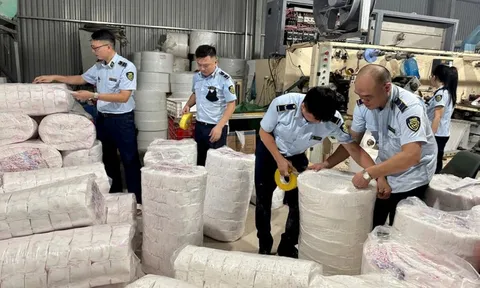 Triệt phá cơ sở sản xuất bỉm trẻ em, băng vệ sinh giả quy mô 'khủng'